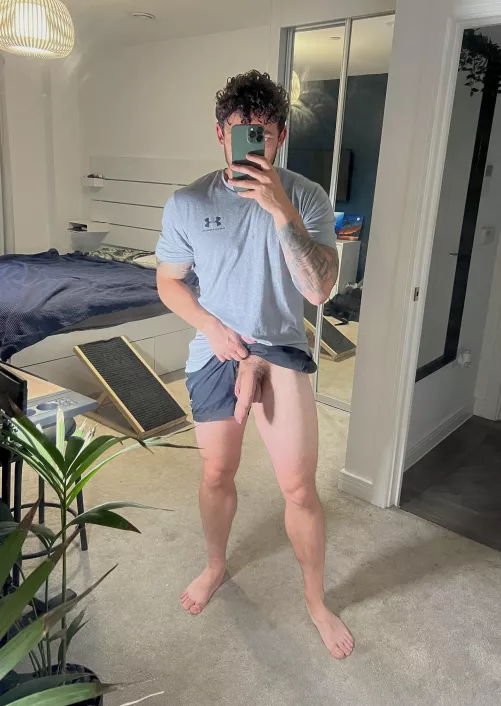 Horny and in the mood to have my toes sucked