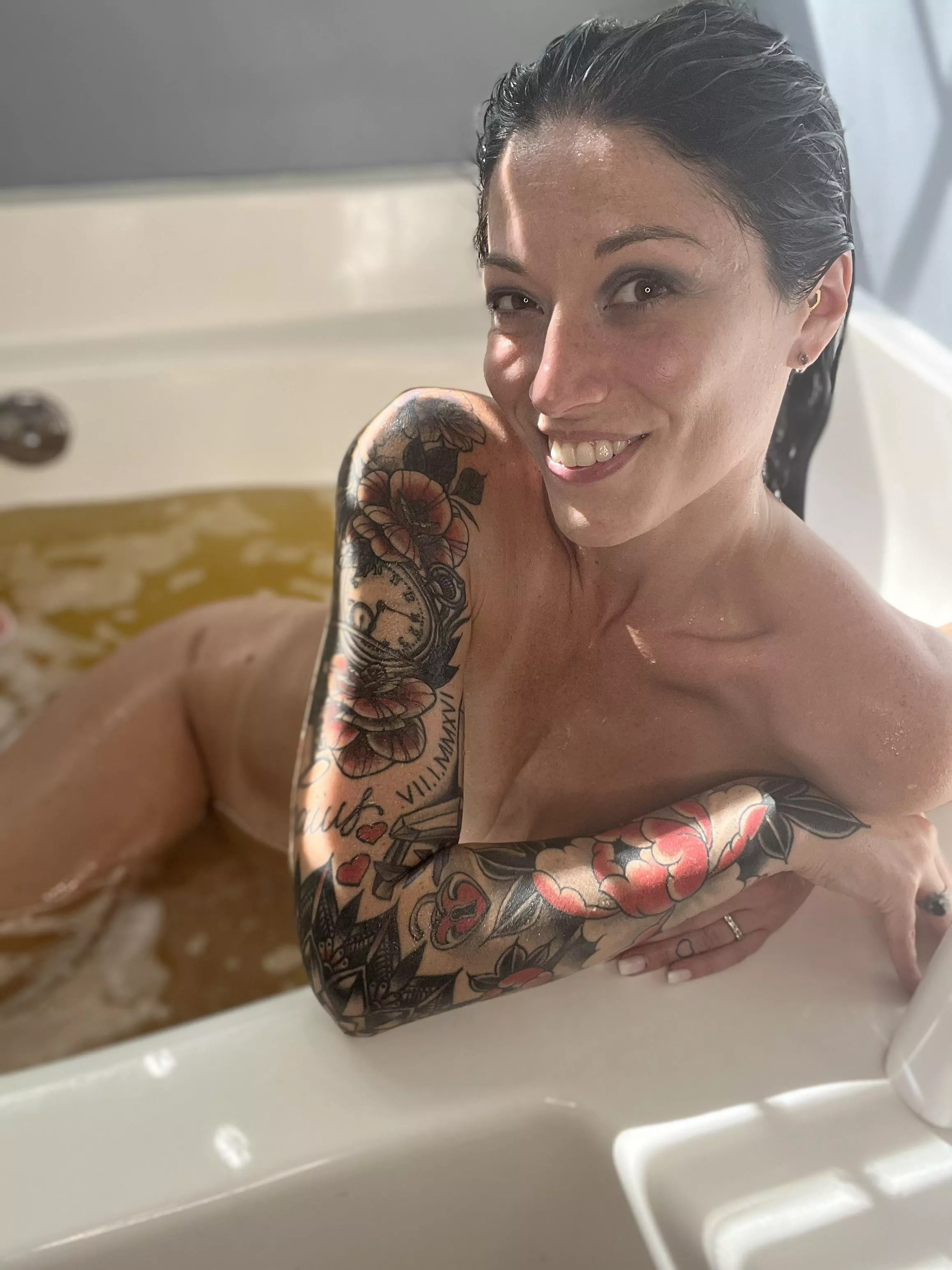 I can’t help but smile in this relaxing tub