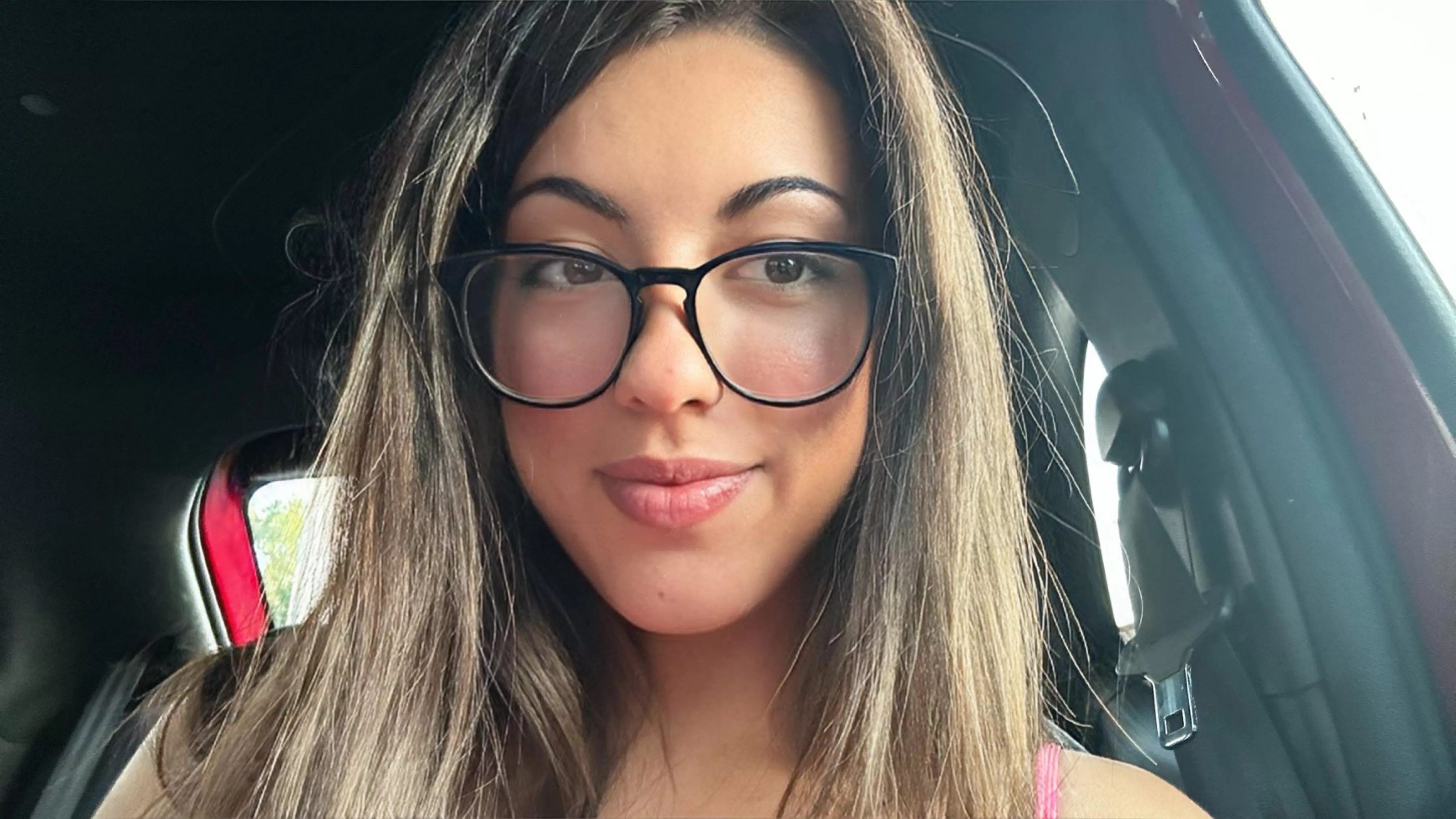 I had to change my old glasses and I've decided to buy this one that actually made me feel cute, don't you think F19