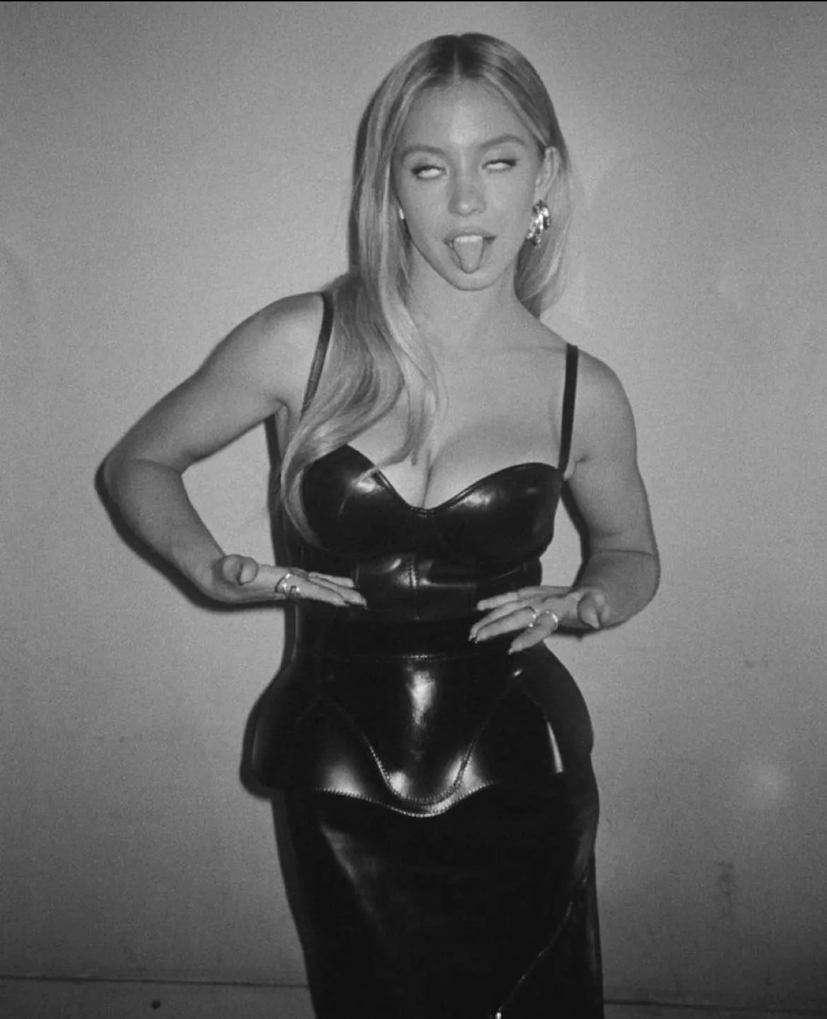 Just love gooning to Sydney and her chest