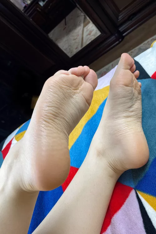 My bare feet will please you