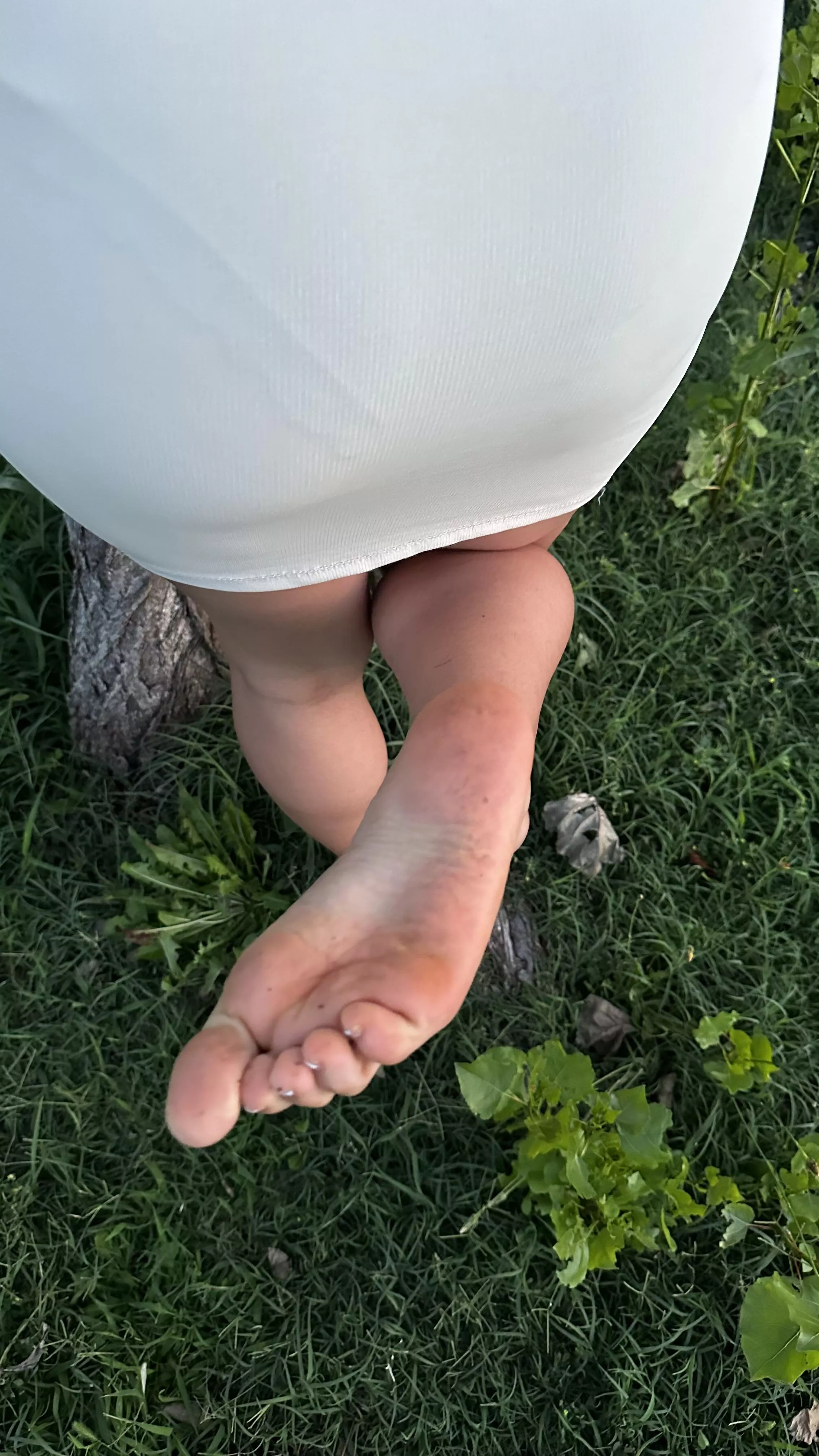 Walking barefoot in my garden is something that relaxes me, it's like a ritual. Come join me! F19 OC