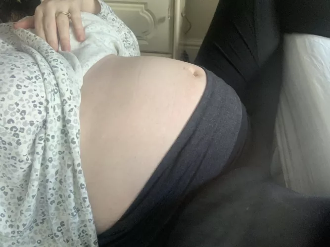 When my stretchiest pants struggle to get over my belly I know ove been a good girl!