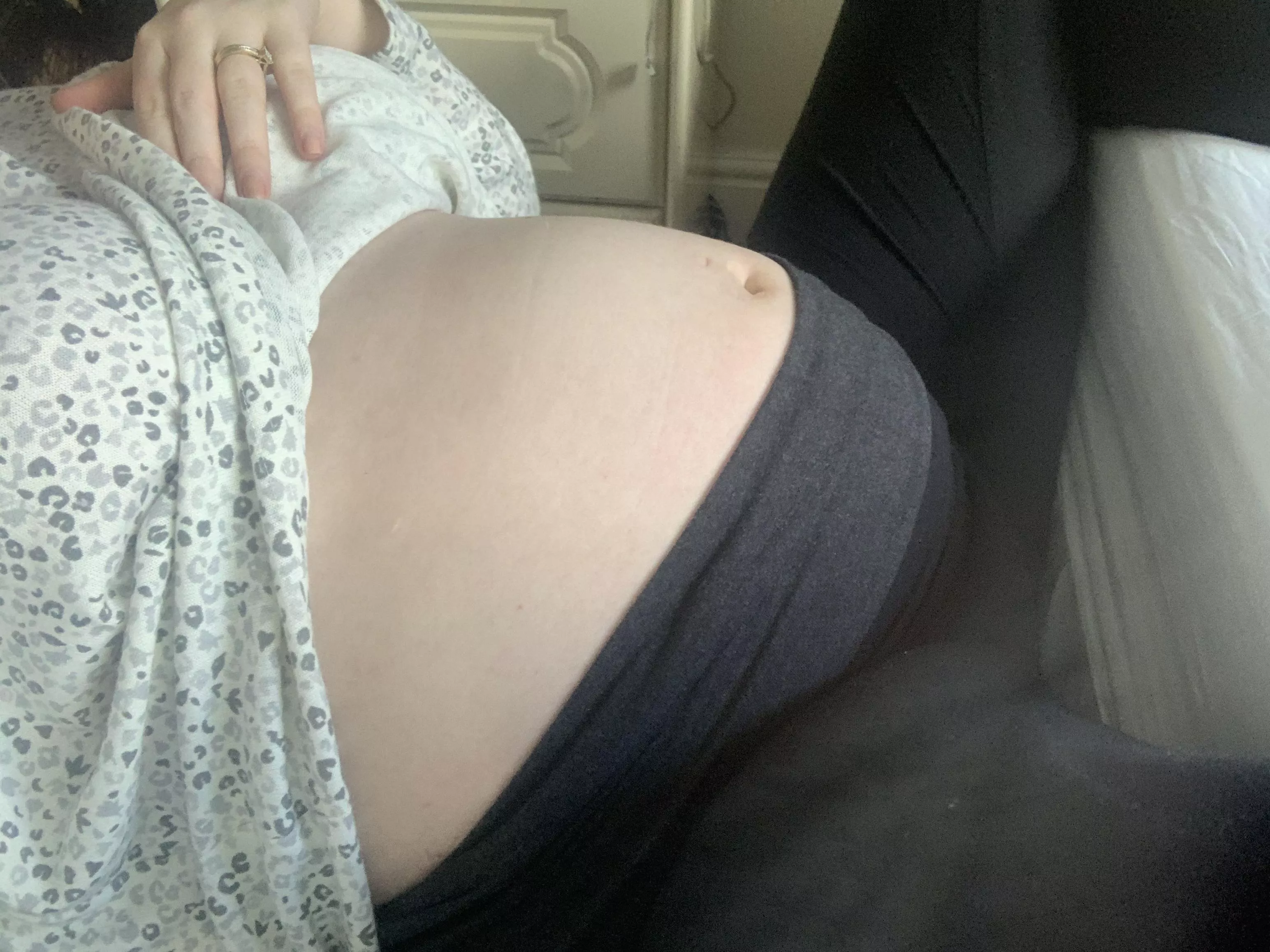 When my stretchiest pants struggle to get over my belly I know ove been a good girl!