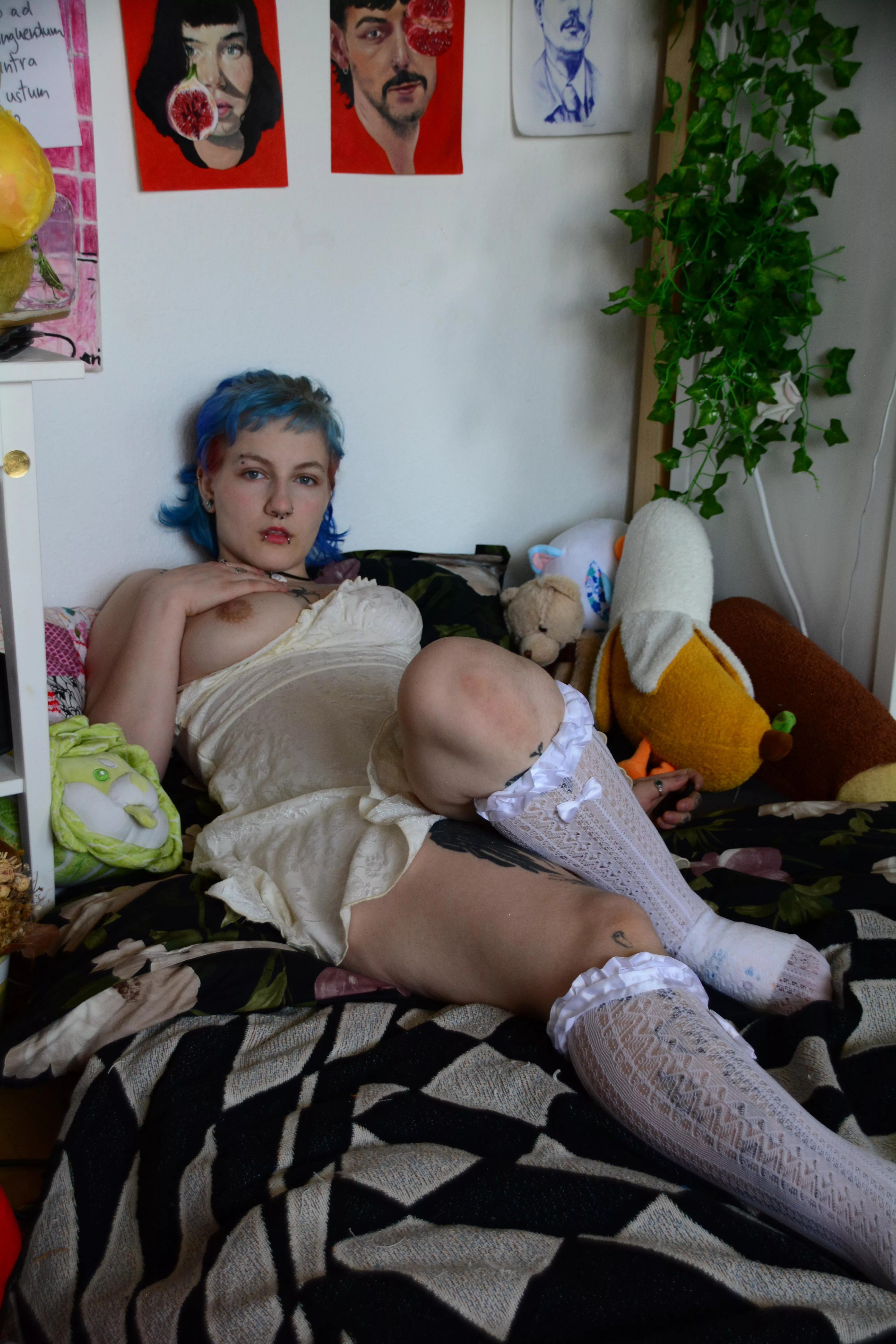 Would you cum on my blue hair if you fuck me doggy <3