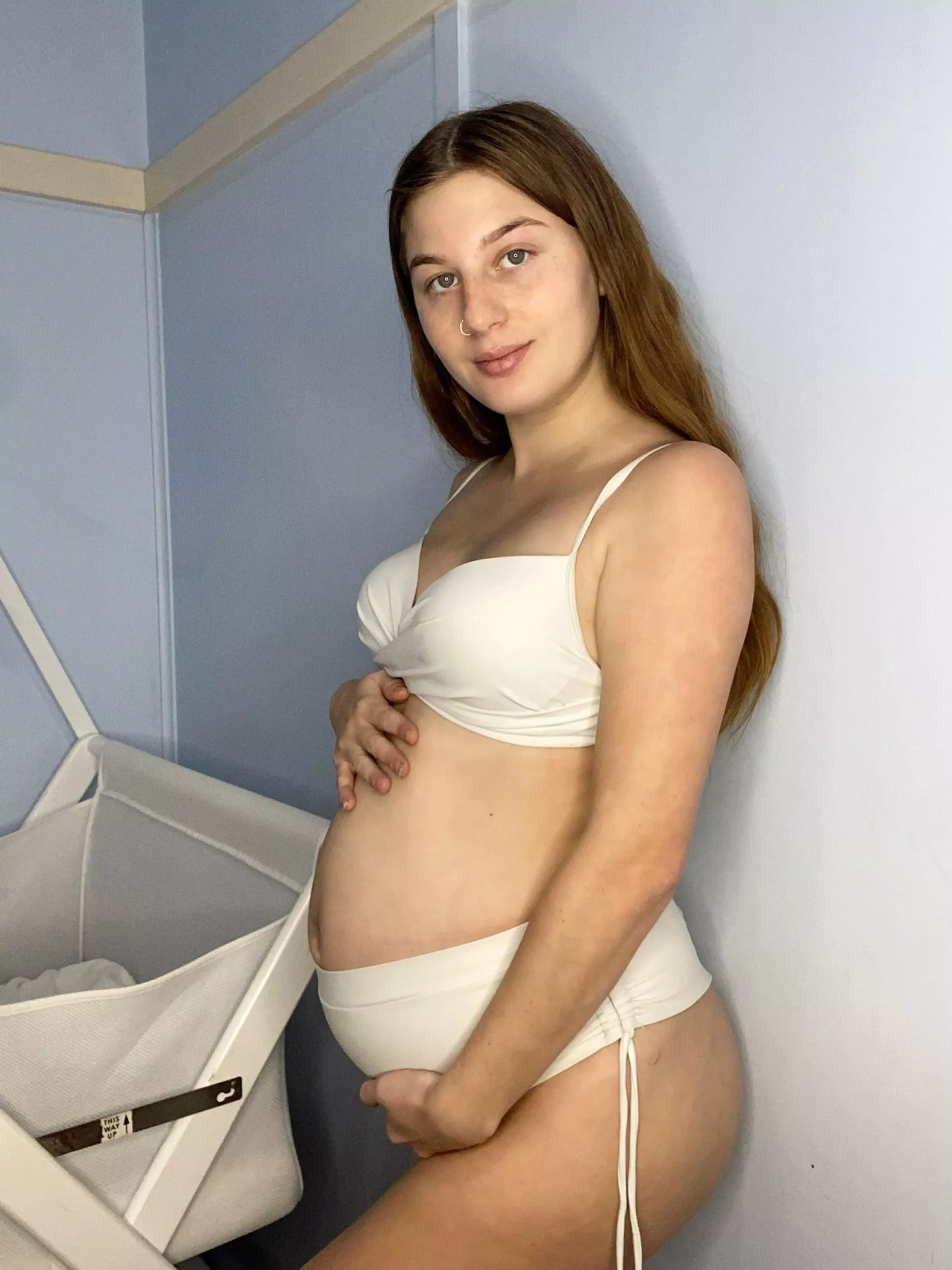 would you fuck a young preggo like me 🥺 (20F)