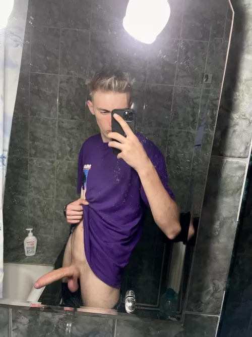 [18] I think I have the best foreskin from here 😮‍💨 dm