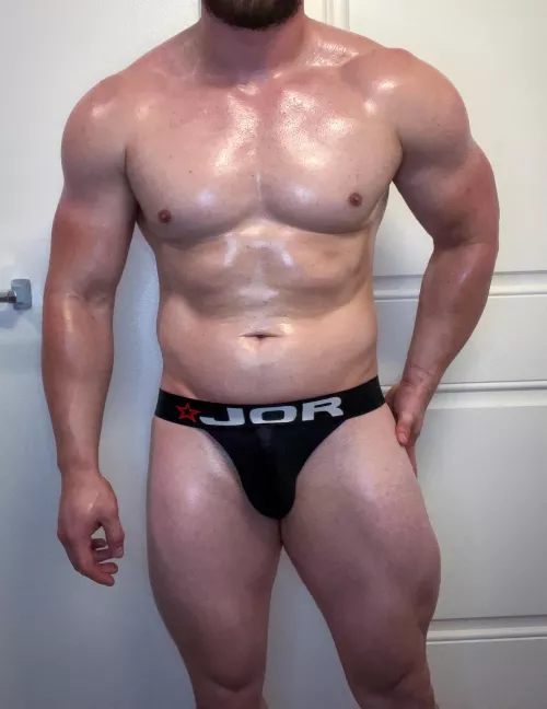 [29] Have a good weekend bros 😈