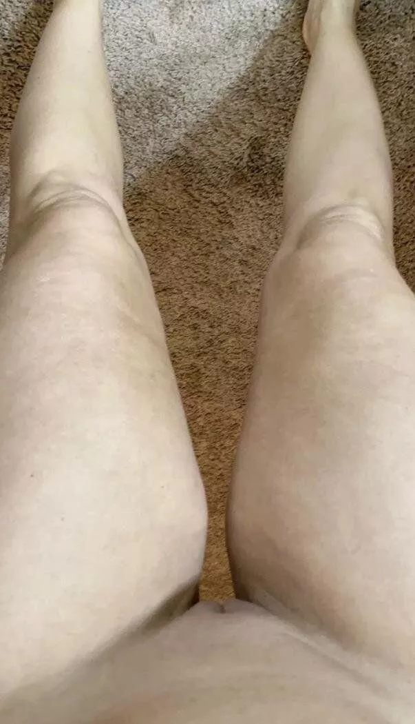 Completely bored on work trip. Why not a �selfie�. Have a safe night [F] 35, 132, 67