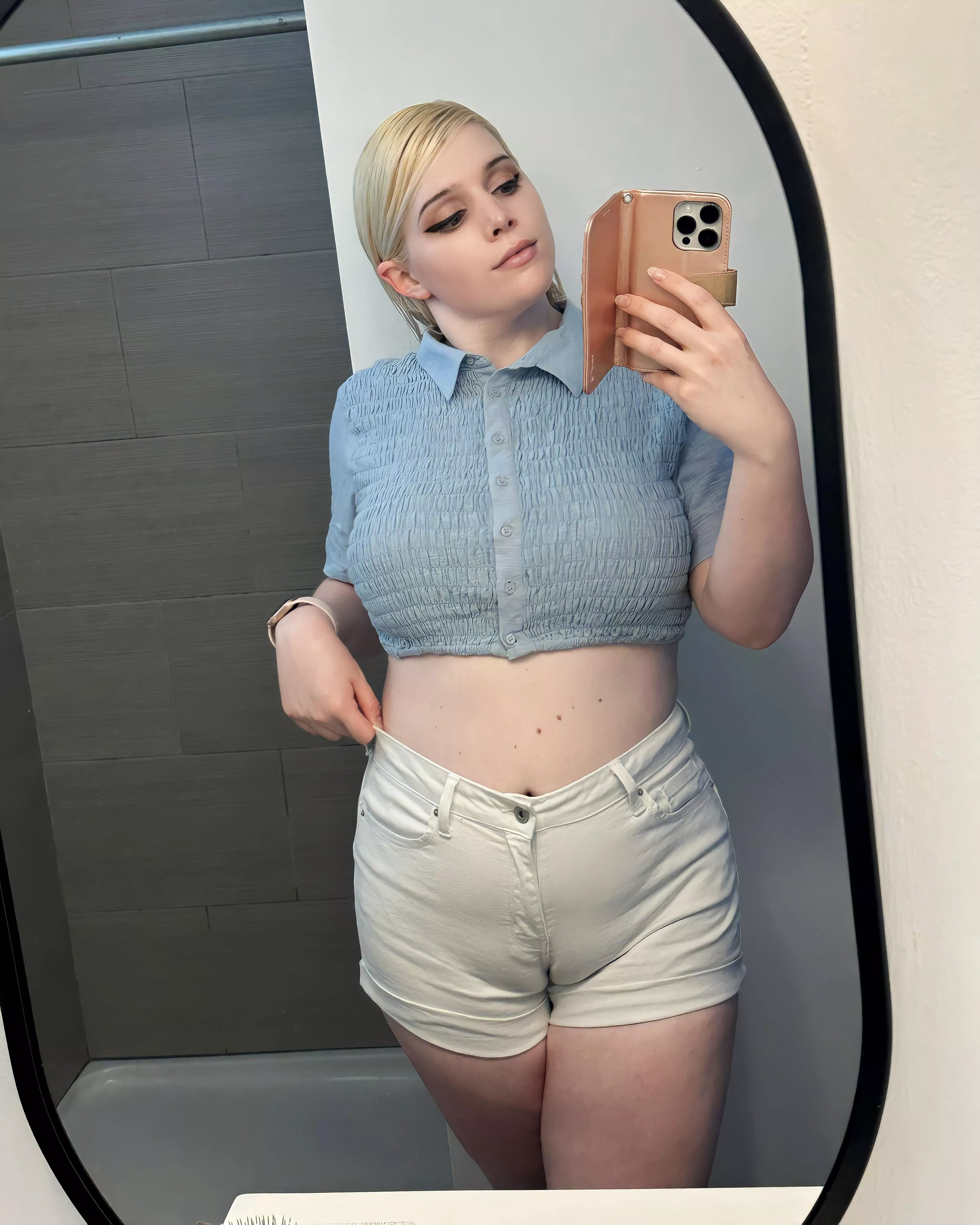 Curvy femboy appreciation? 🥹