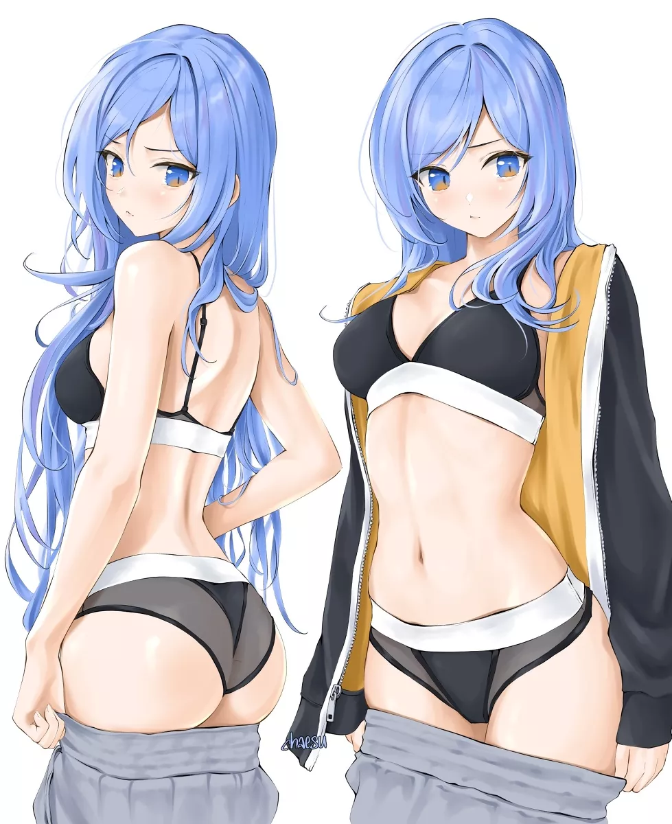 Cutie showing her body.