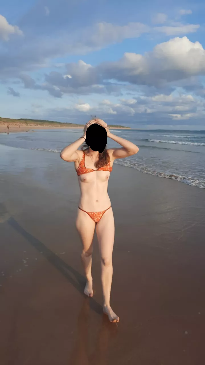 Do girls/guys like small boobies and petite girls!