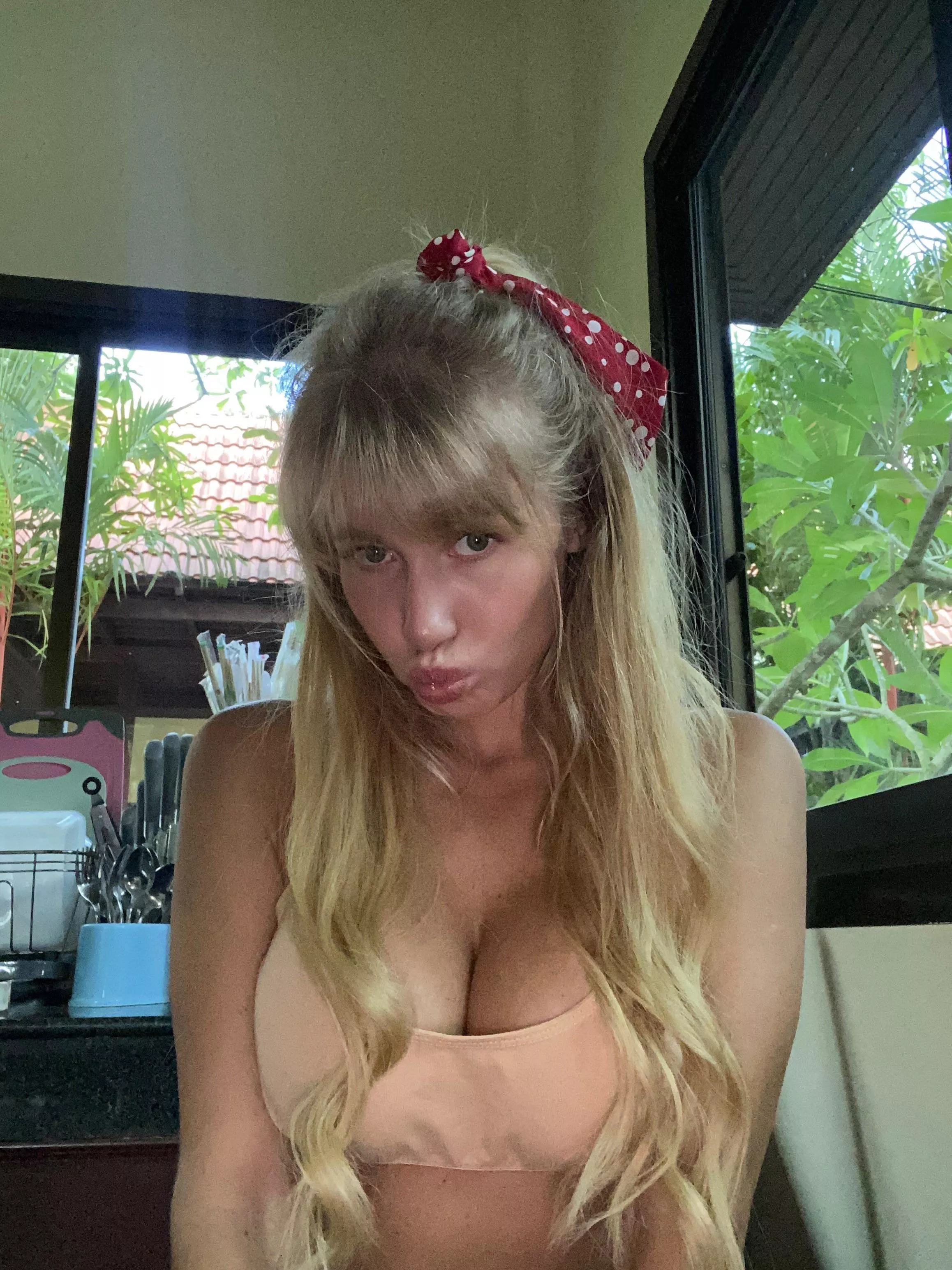 Do u like shy girls with big boobs?