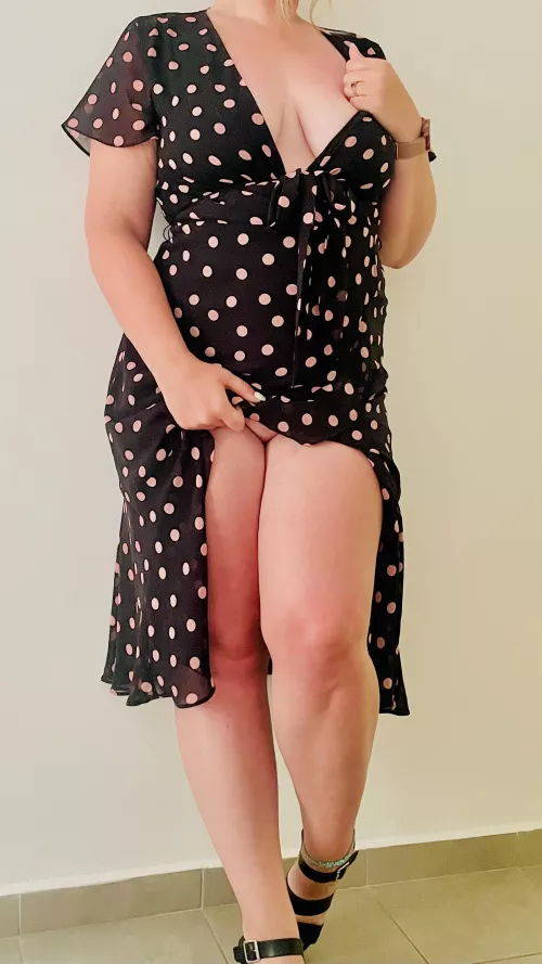 Do you think this dress is better with or without panties..?