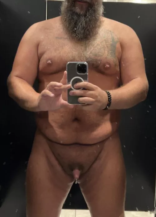 Gym selfie- they need to clean the mirror…