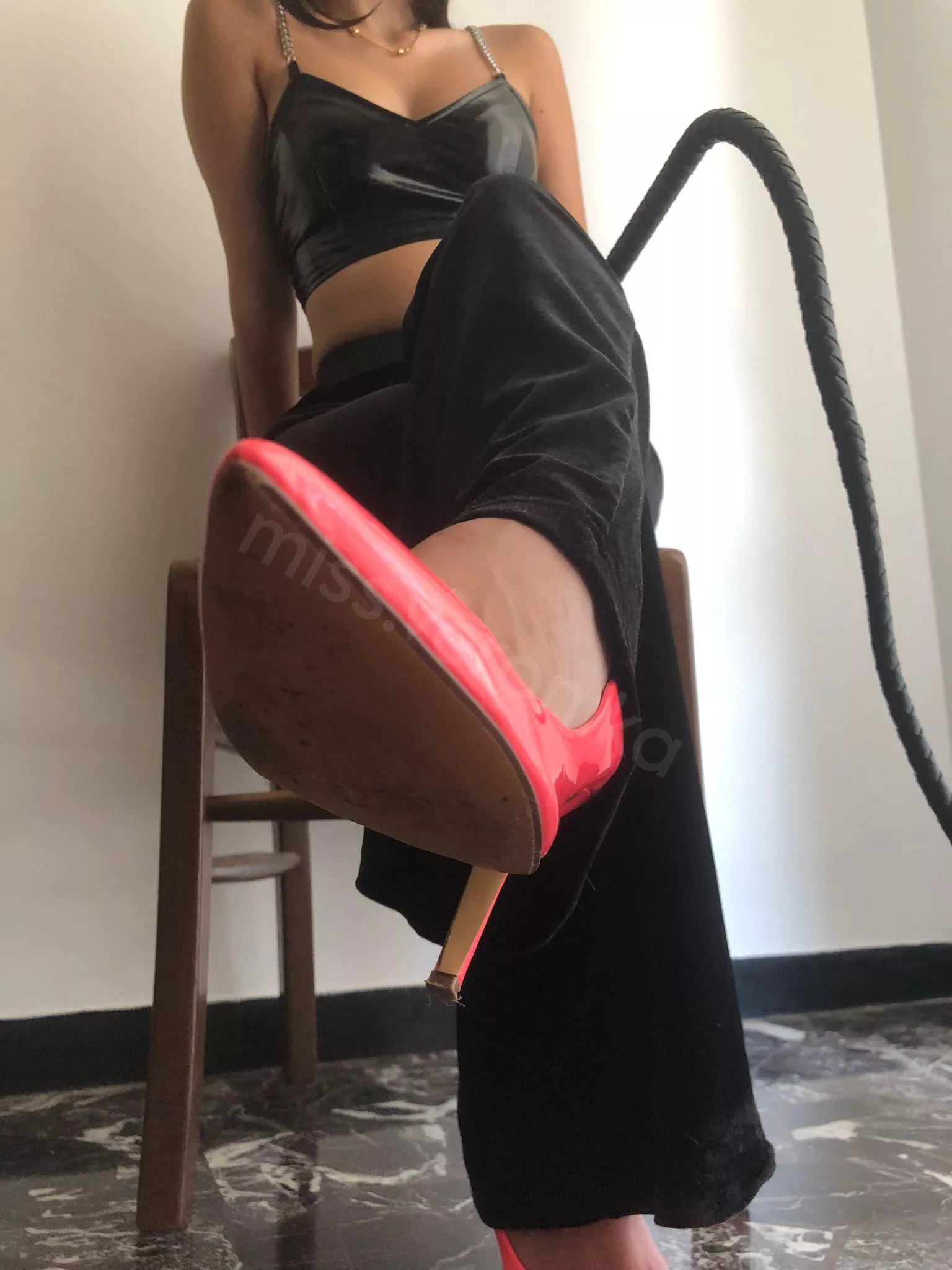 Here puppy, take a closer look😌