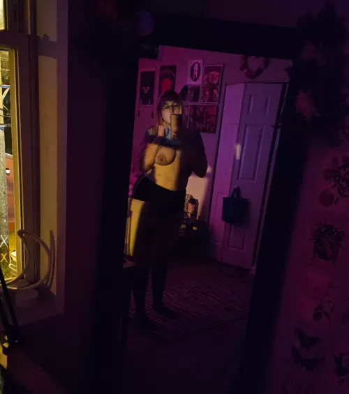 I like my nudes with a dash of '90s horror vibes'