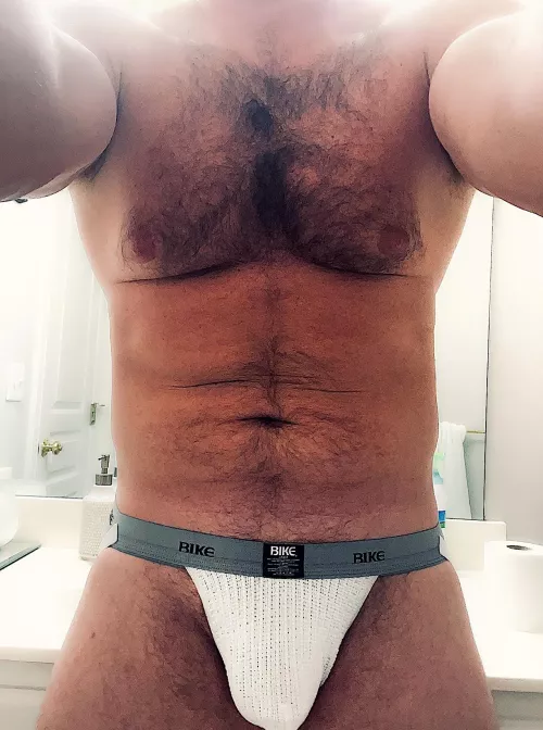 Is ‘Beefy Jock’ best caption for this post? 6’1 / 240lb