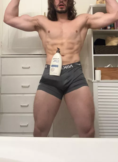 (M)Wanna help me relax after a long hard workout? 🤭🤔