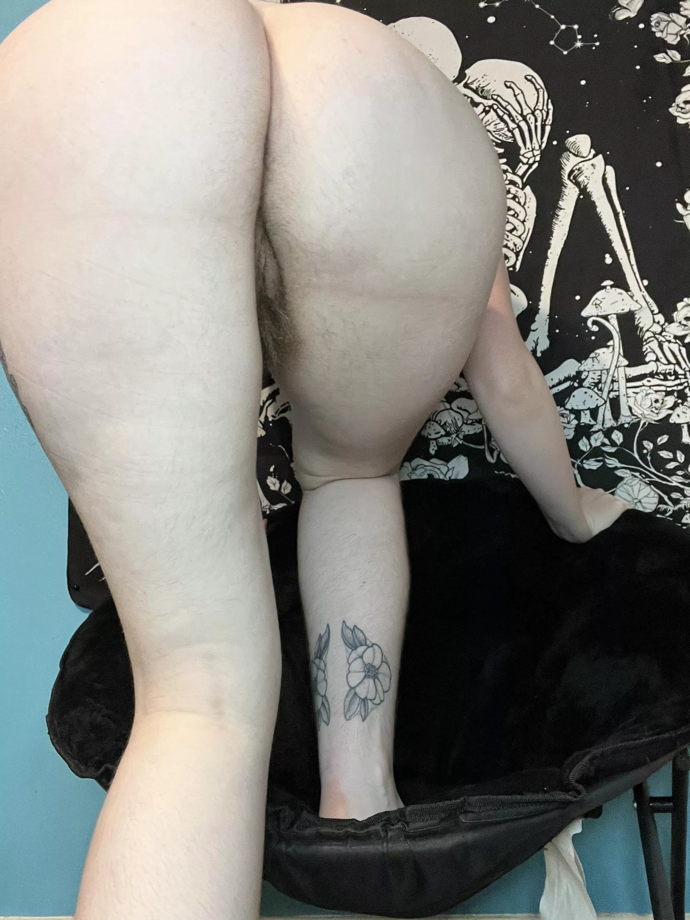 My bush peeks out 🖤