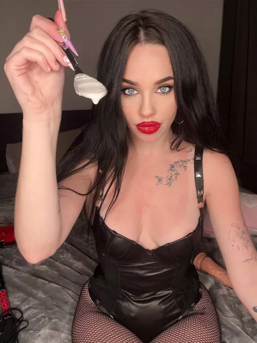 open your mouth looser, it's time to eat