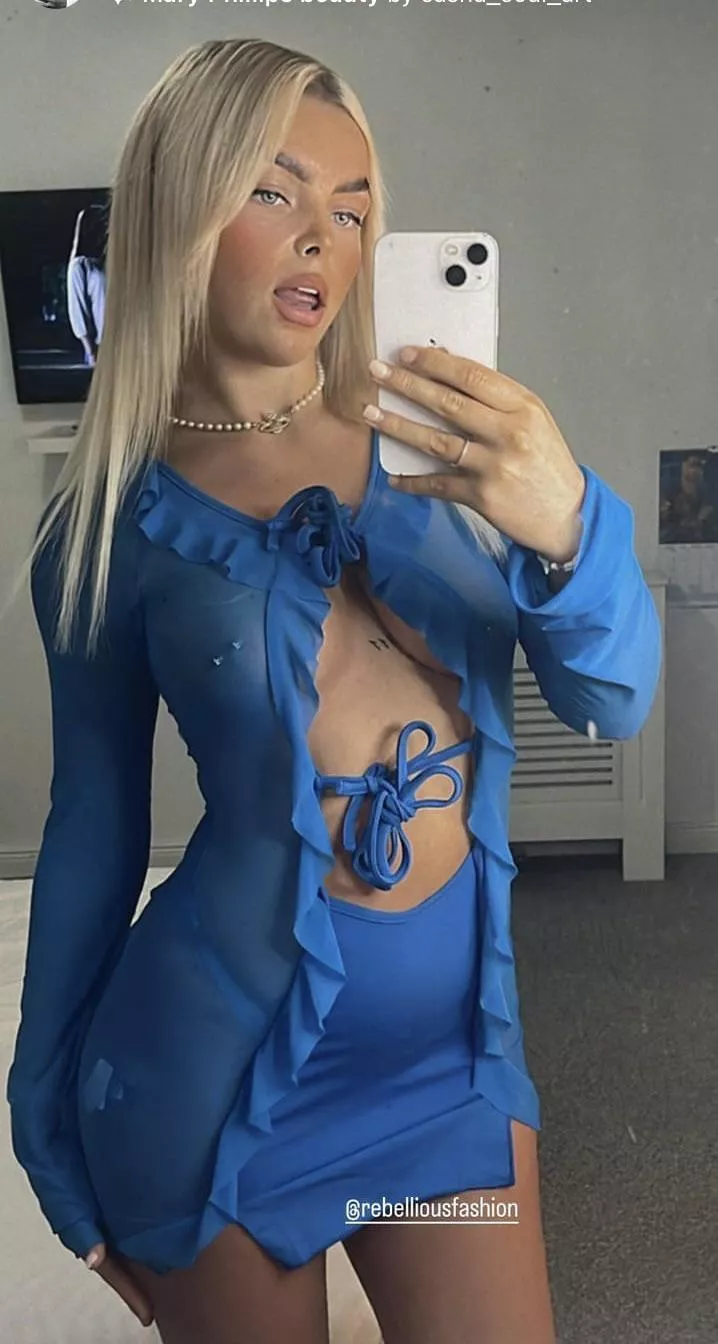 See thru Leah shows us her nipple bars