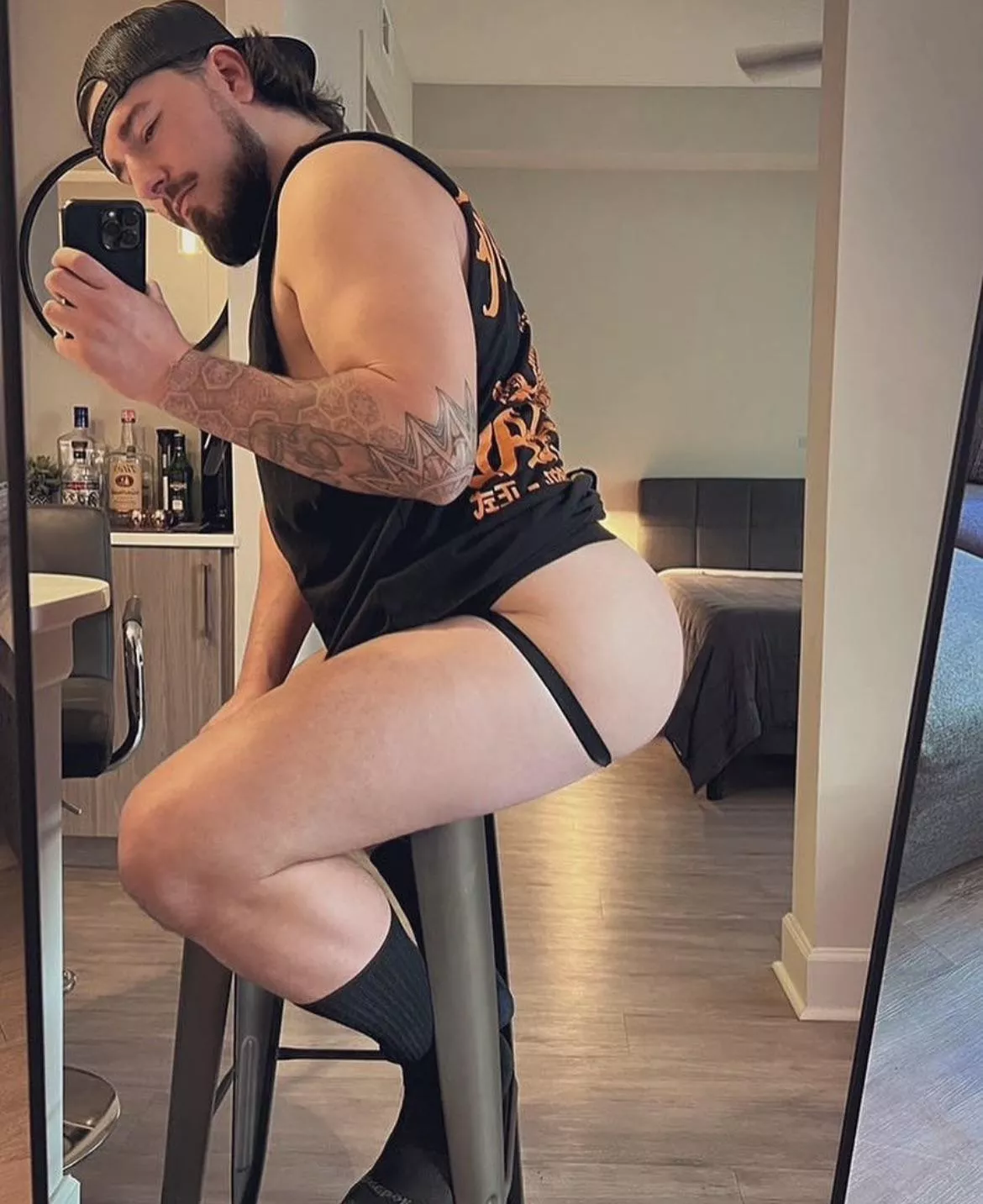 slide it in between my cheeks bro 🤤