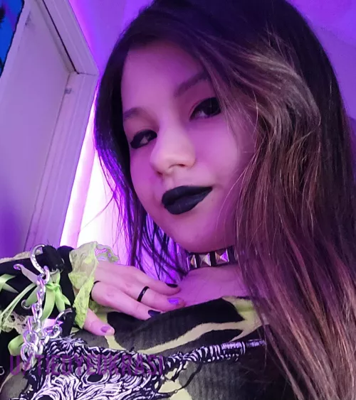 The face of a chick who acquired healthy self esteem