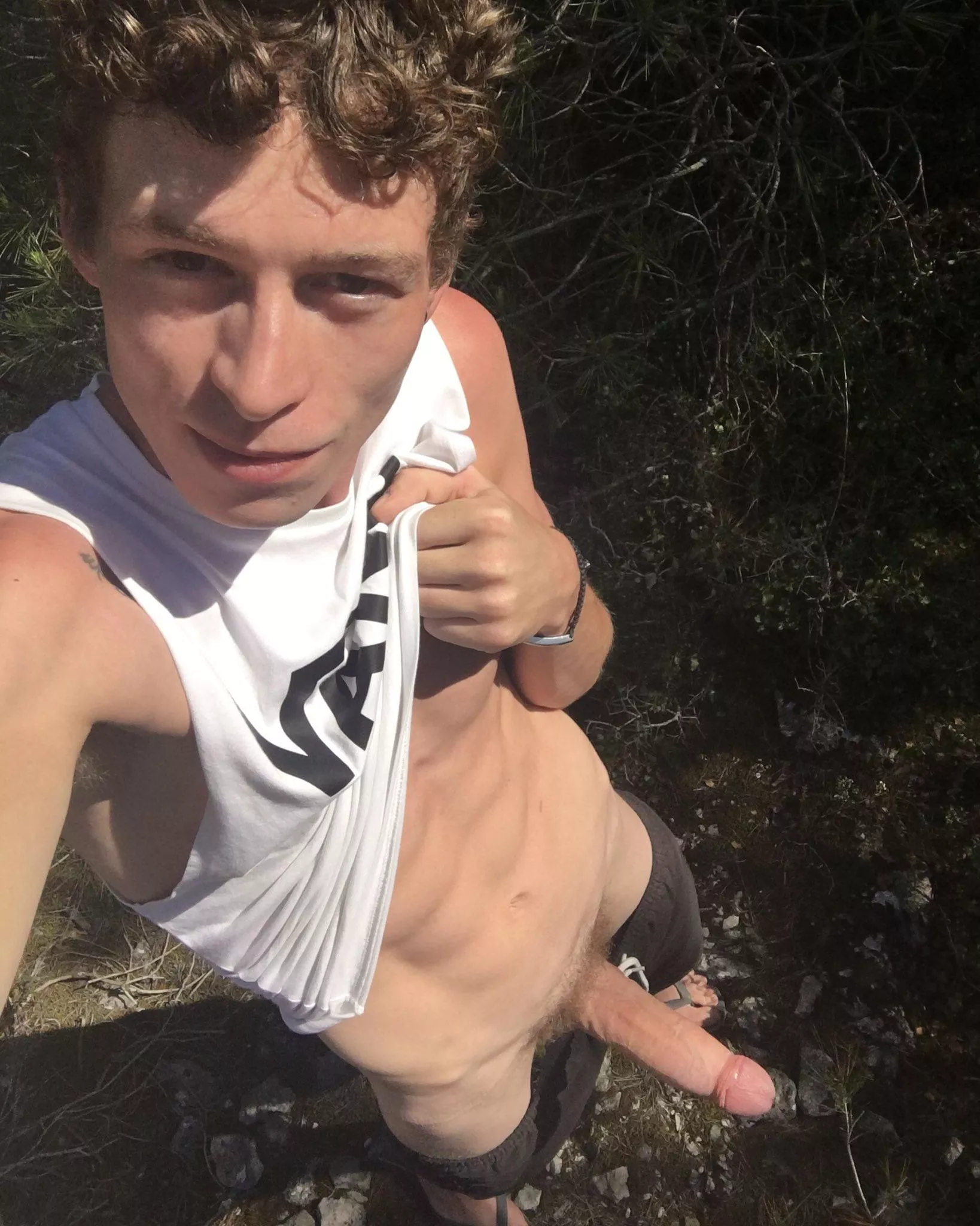 Wanna be fucked by a twink in the woods ?