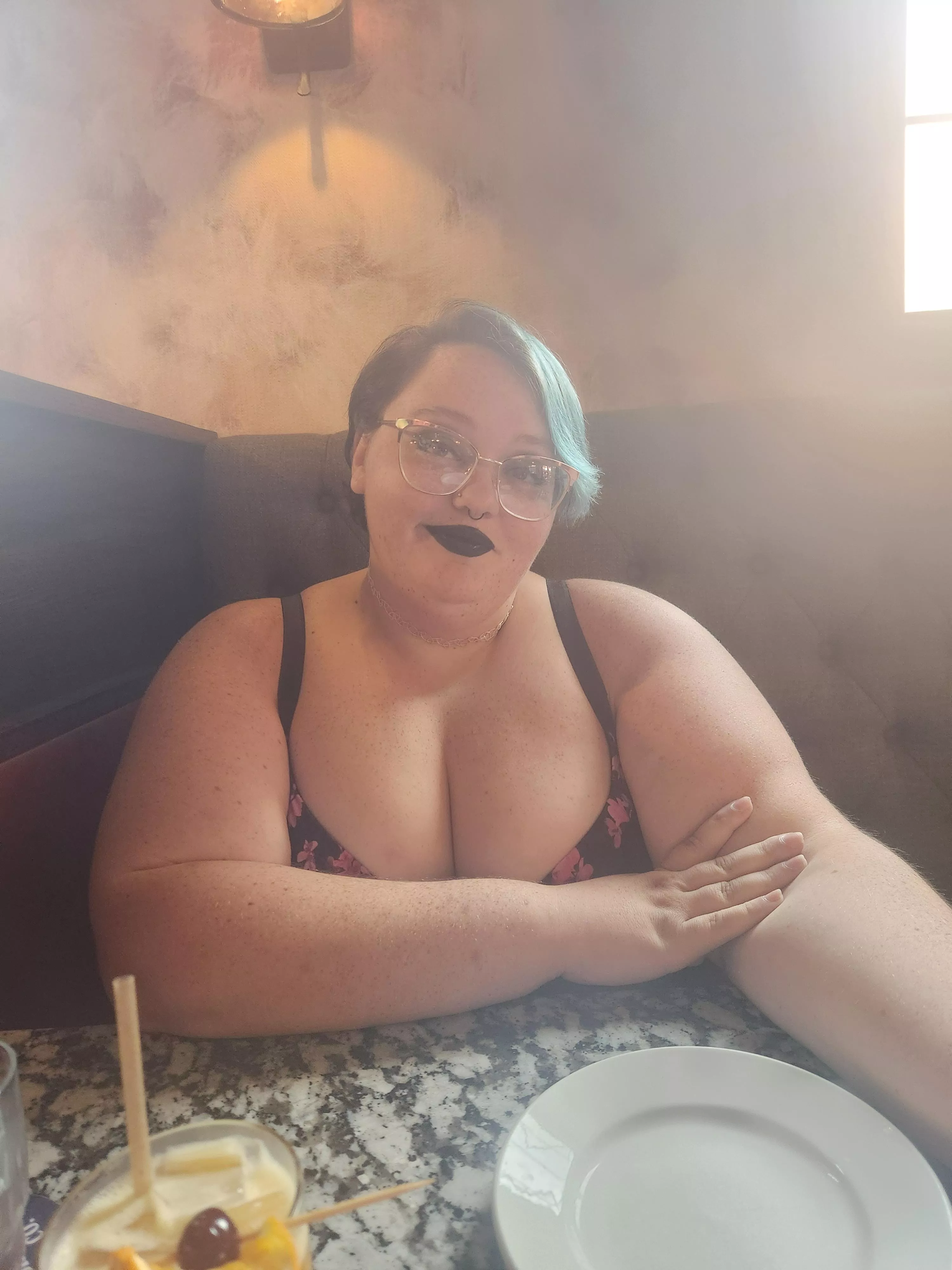 Wanna take me out to dinner ?