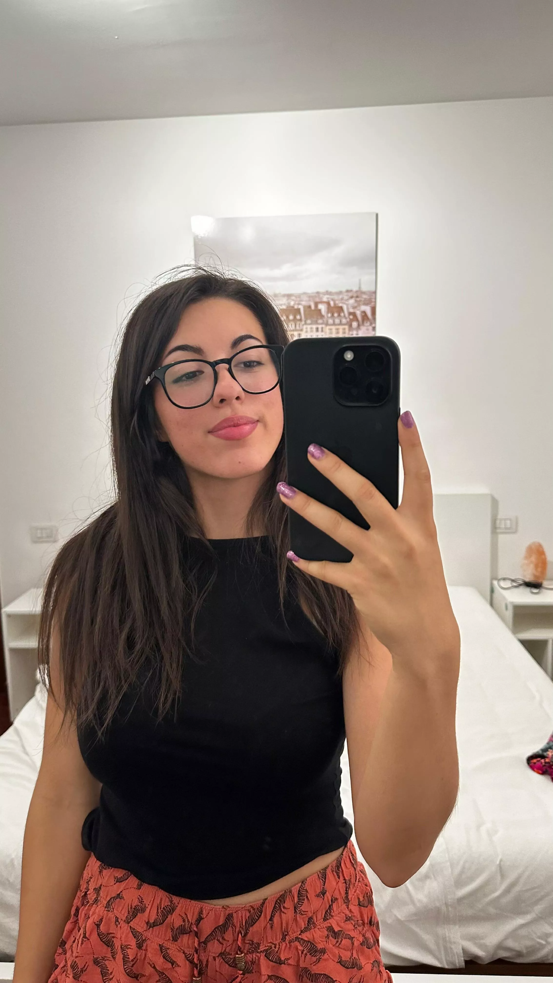 What's better, after a day of study, than getting comfortable in pajamas and taking a mirror selfie to remember this day F19