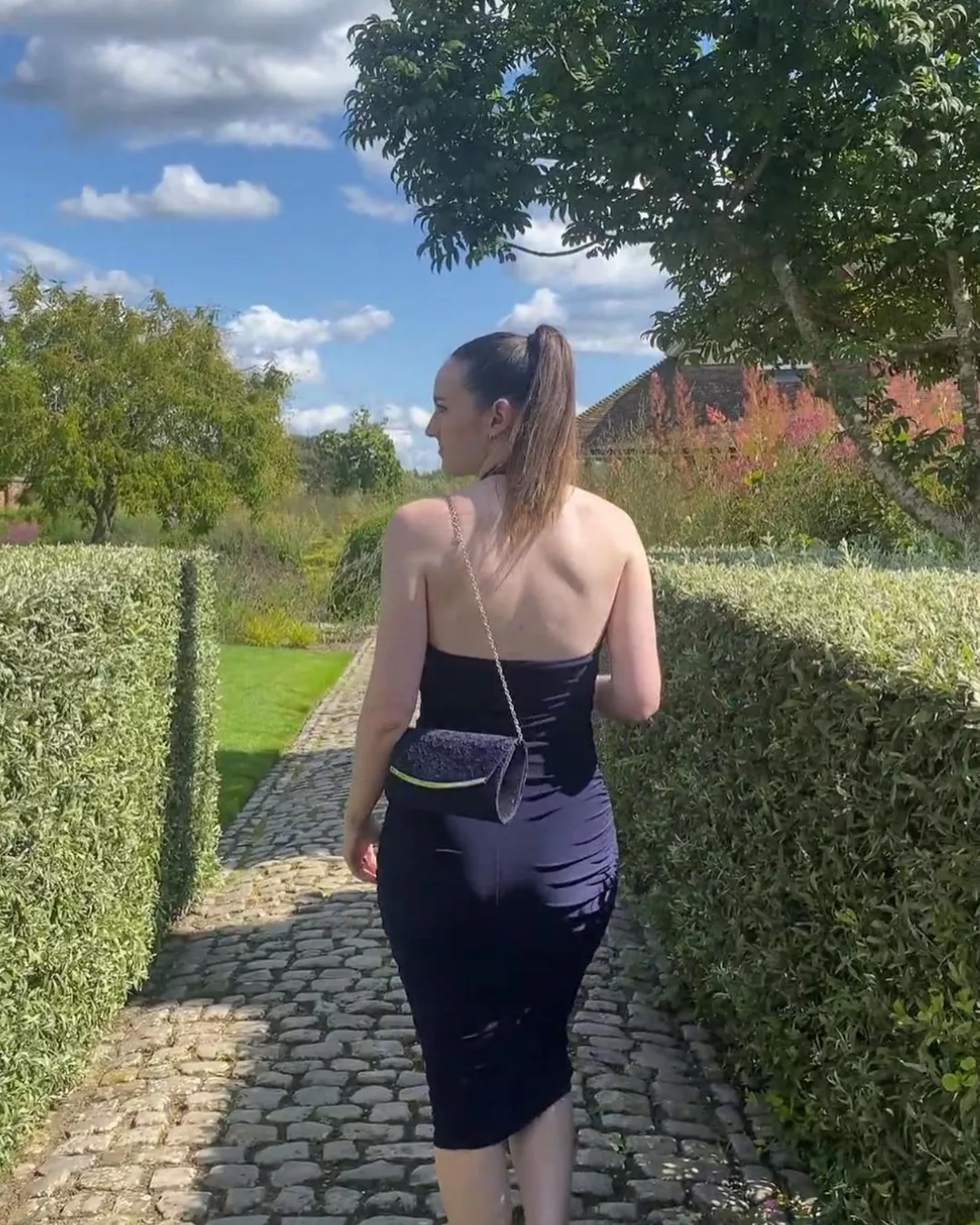 Would you fuck this wedding slut's fat ass? 😩