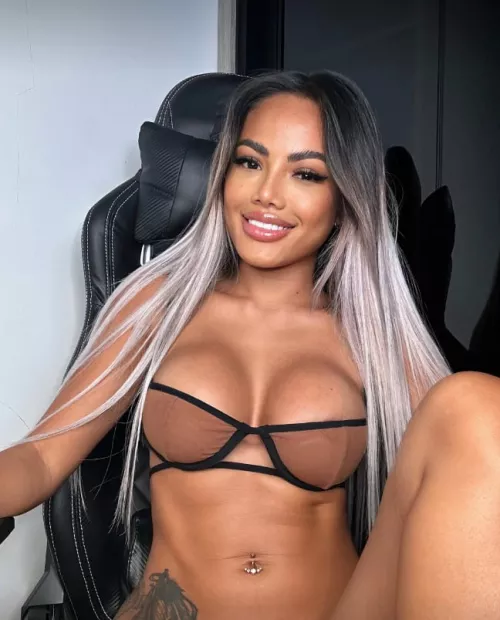 you're hot Asian babe