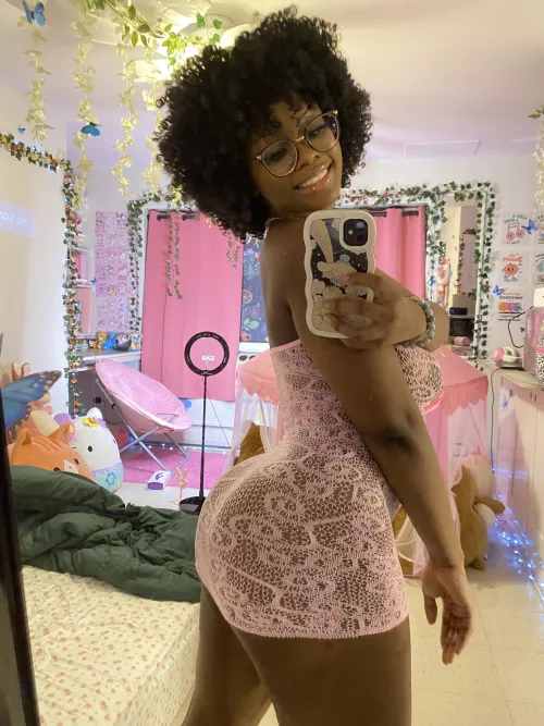 Don't you think Im pretty in pink?