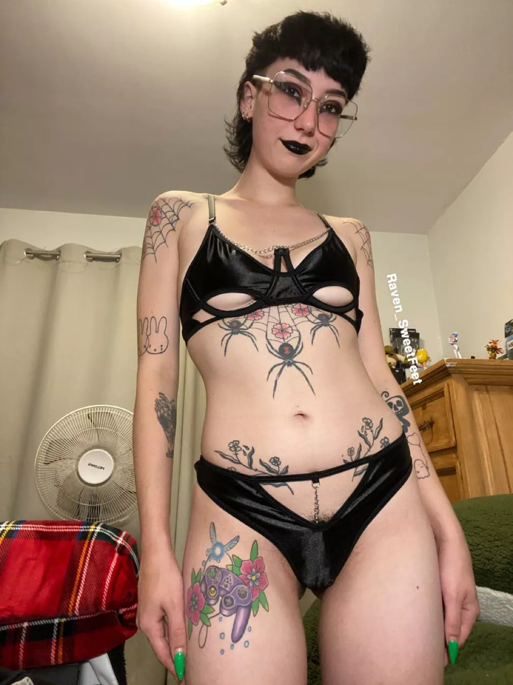 [f] Do you like the chains? 😈⛓️