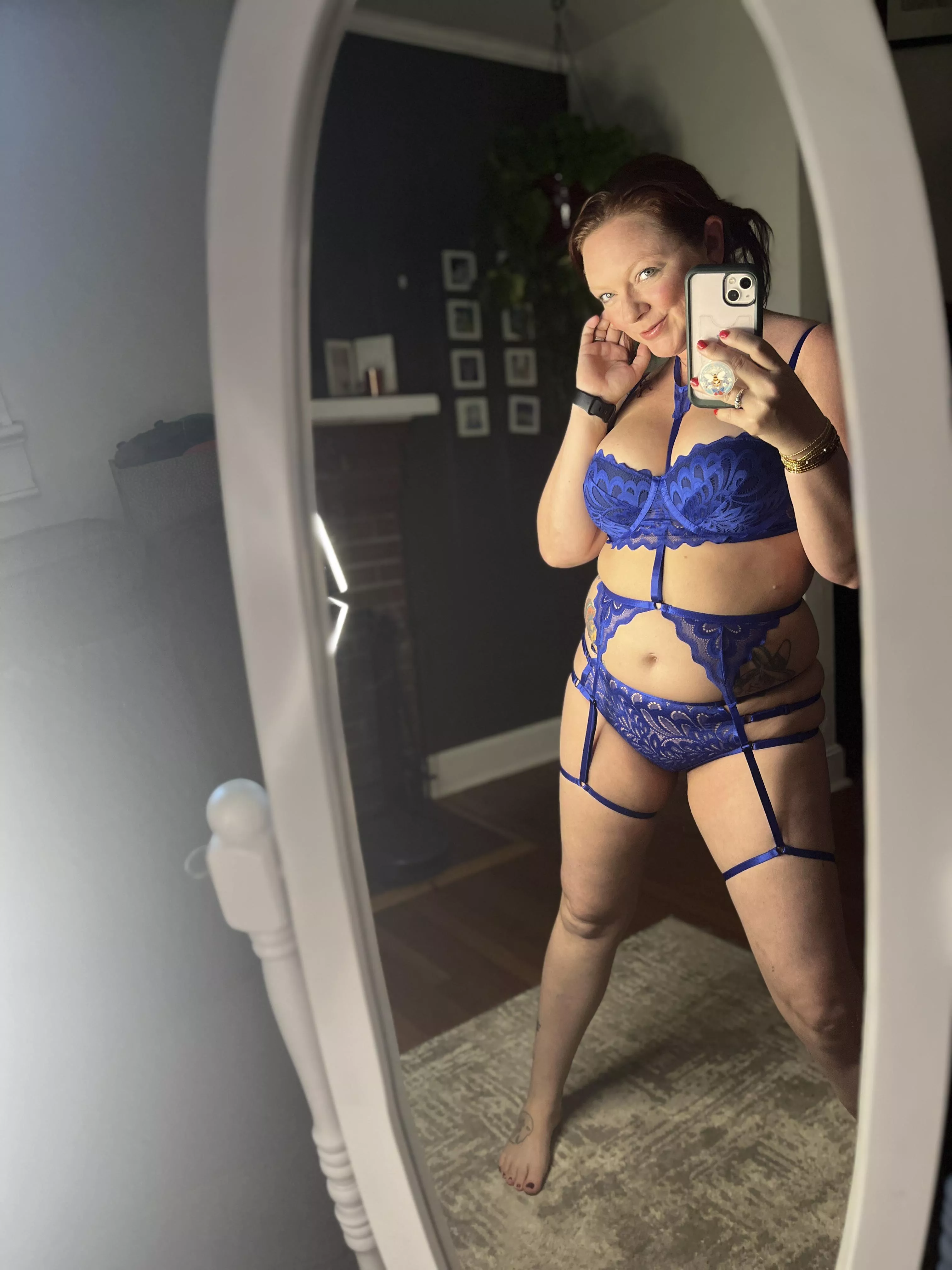 who doesn't like a cougar selfie?