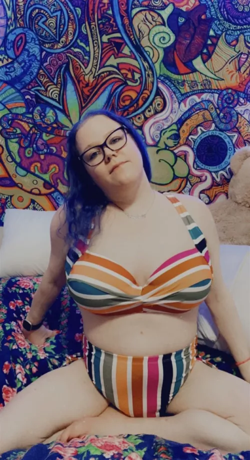 Who likes my colorful busty curves?