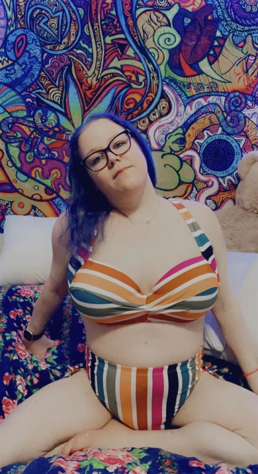 Who likes my colorful busty curves?