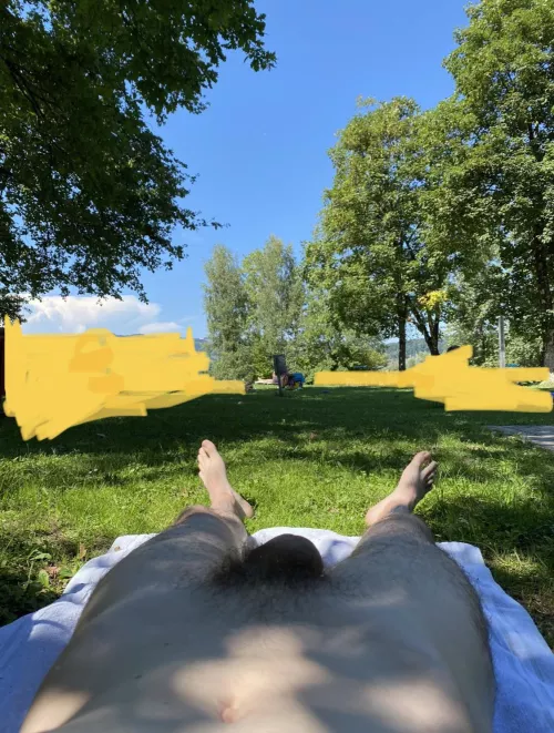 Would anyone like to come to the nude lake withe me?