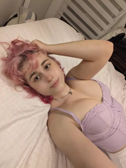 Would you date me even if i'm 5'2? 💕