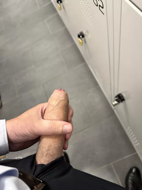 38 bi guy at work 😈