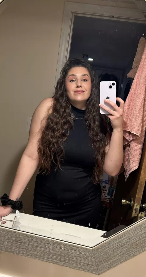 A black dress and crimped hair?!? I feel unstoppable! Hope y’all are having a great weekend!