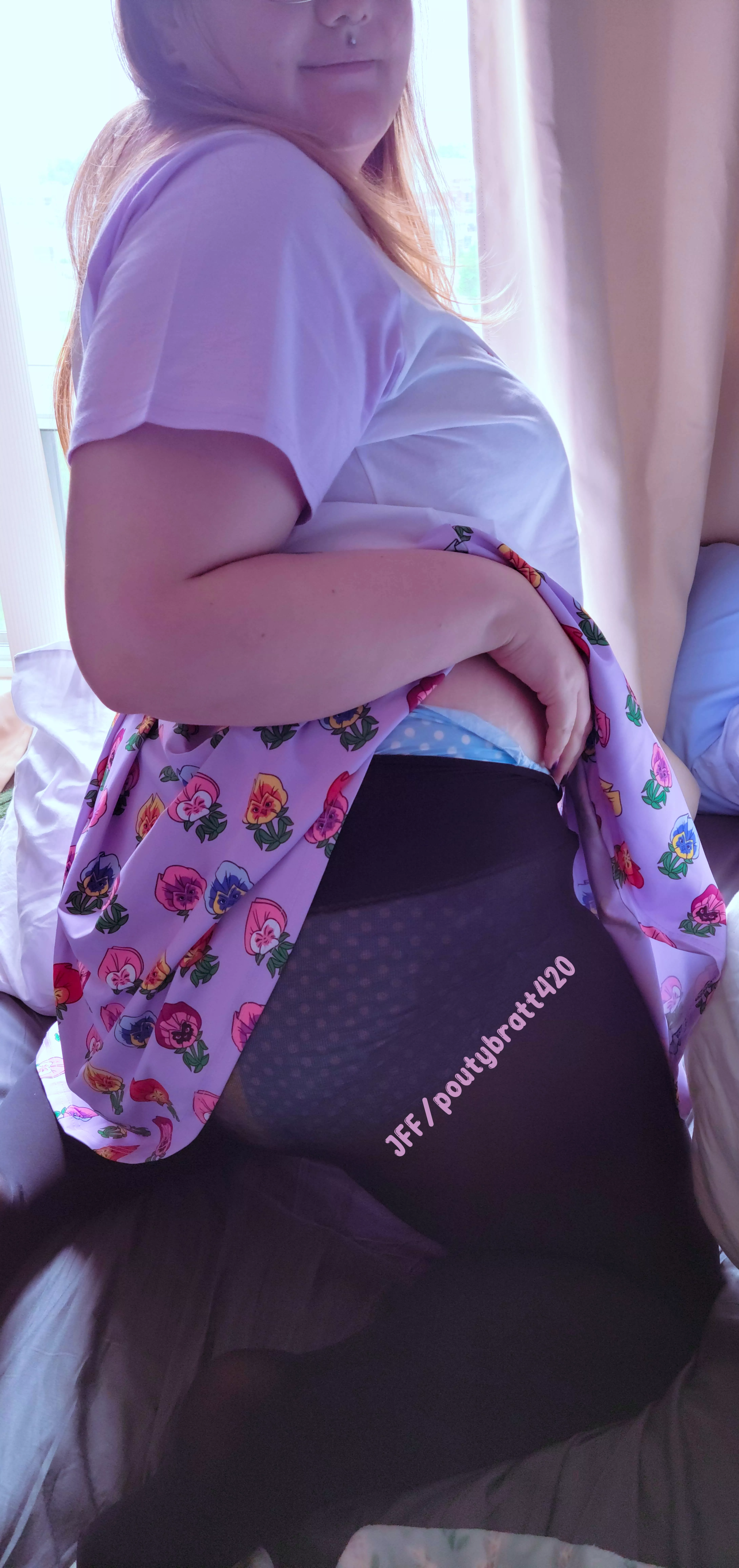 butt pats please~! 🌸