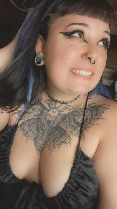 Cumm have a taste of my thicc goth body