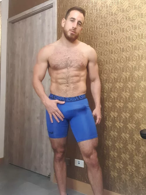 How does the color blue look like? (35)