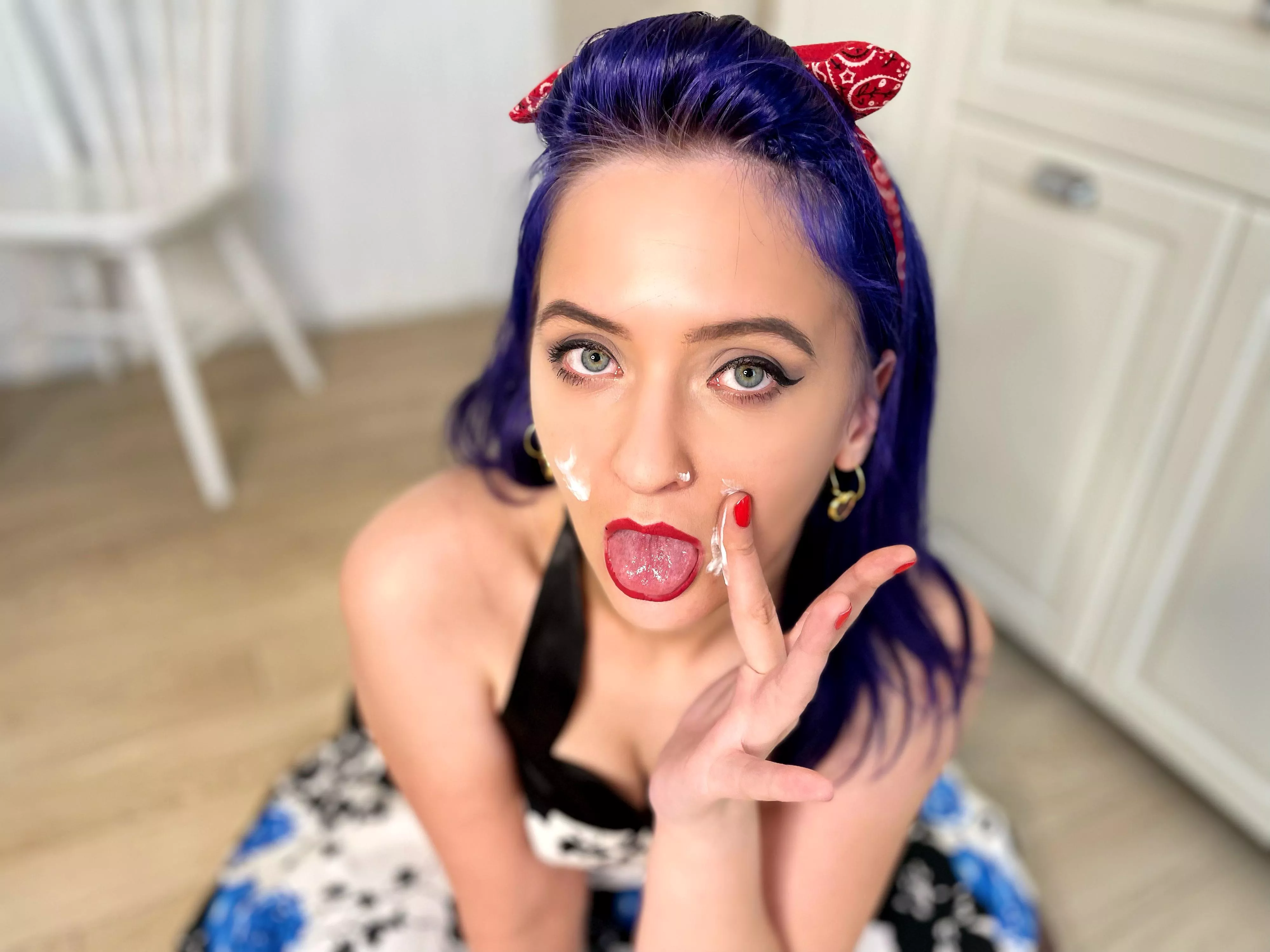 I’ll cook you dinner if you eat my pussy, deal? https://chaturbate.com/AmalyVill