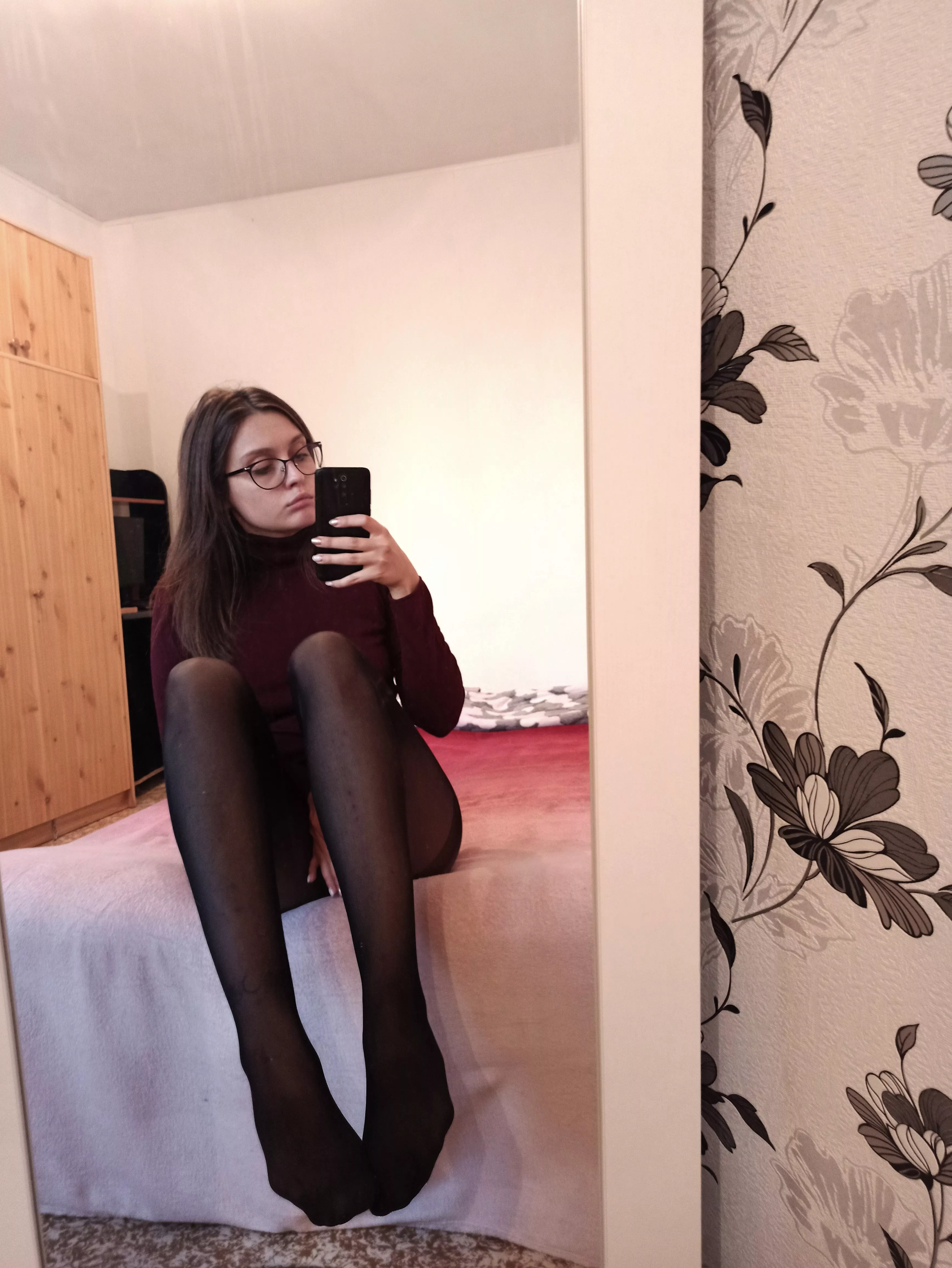 My legs in nylons ✨