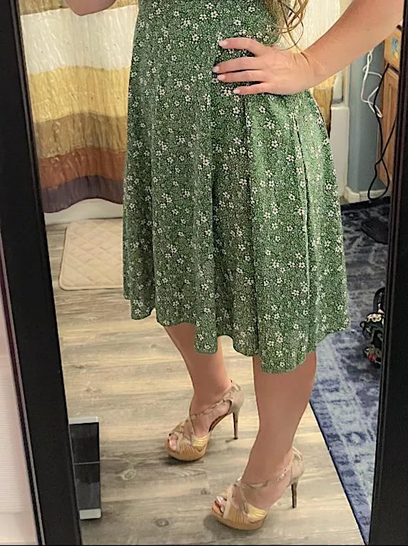 Strappy 🐍 (Jessica Simpson’s)