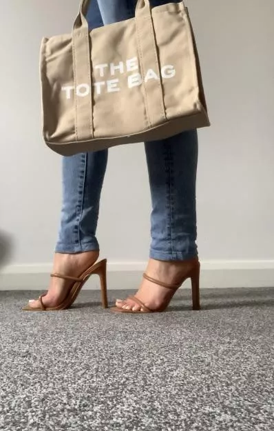 These heels make my feet look amazing😍