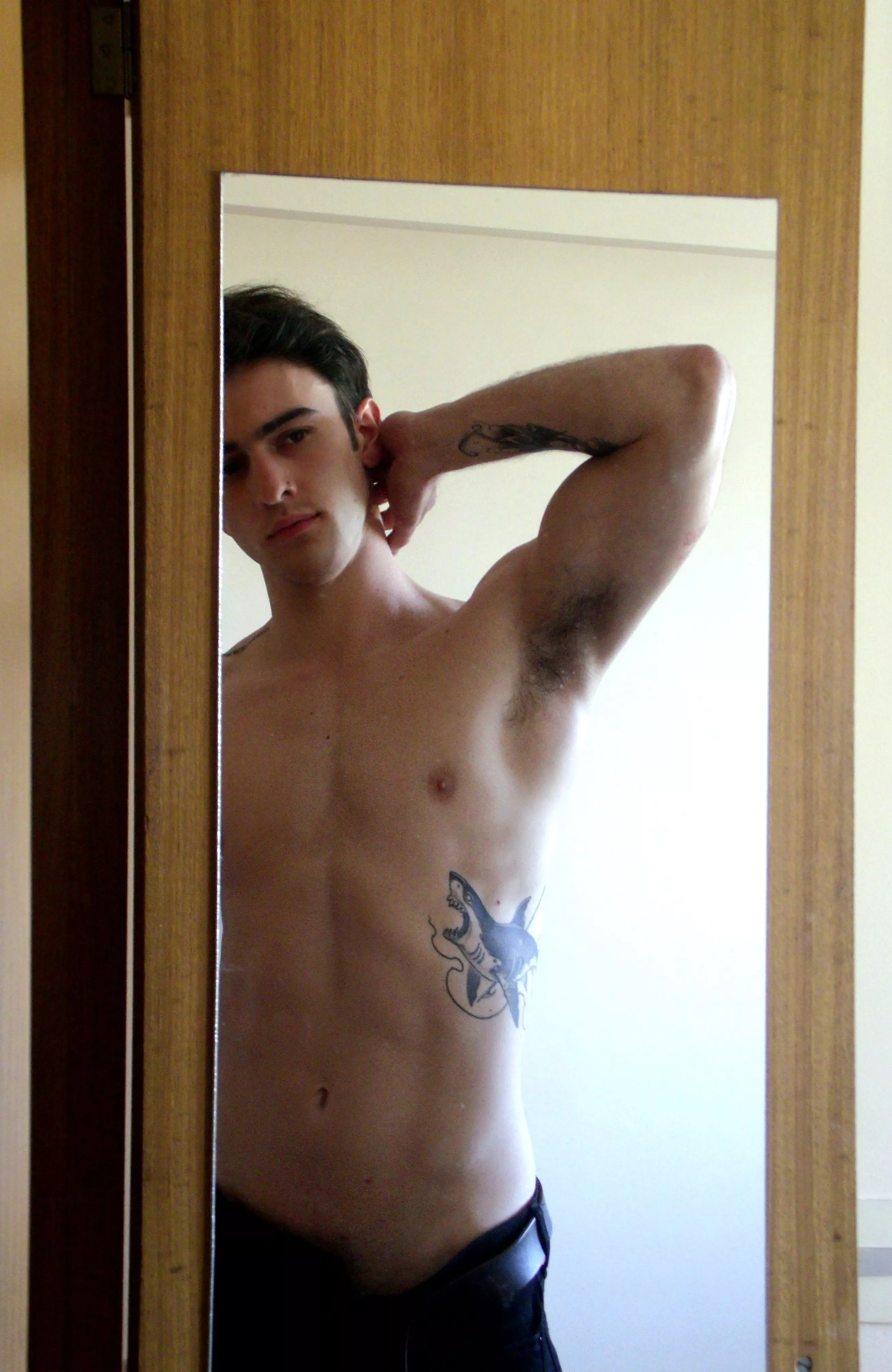 Time to sniff my sweaty pitt